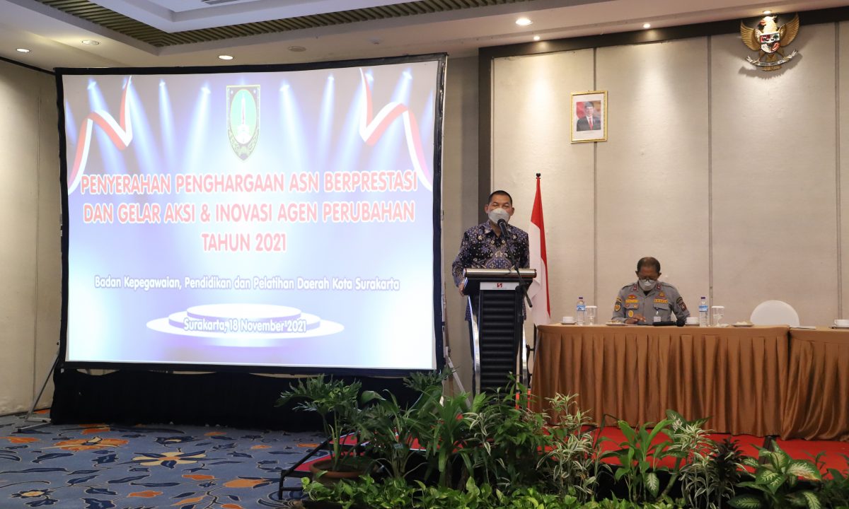 ASN Berprestasi Pemkot Surakarta Terima Penghargaan
