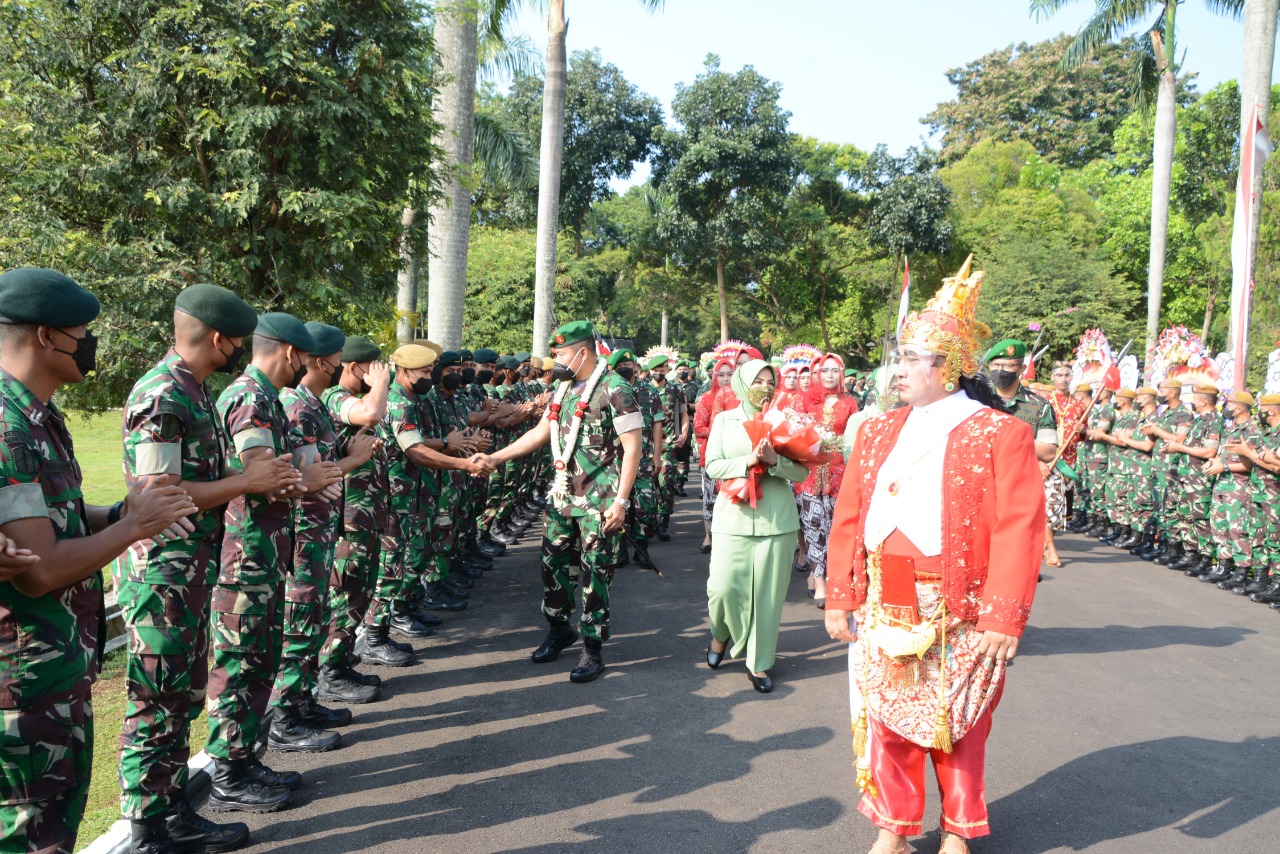 Tongkat Komando Pangdam IV/Diponegoro Resmi Diserahterimakan.