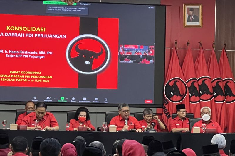 Hasto minta kader PDI Perjuangan fokus konsolidasi, dukung pemerintah