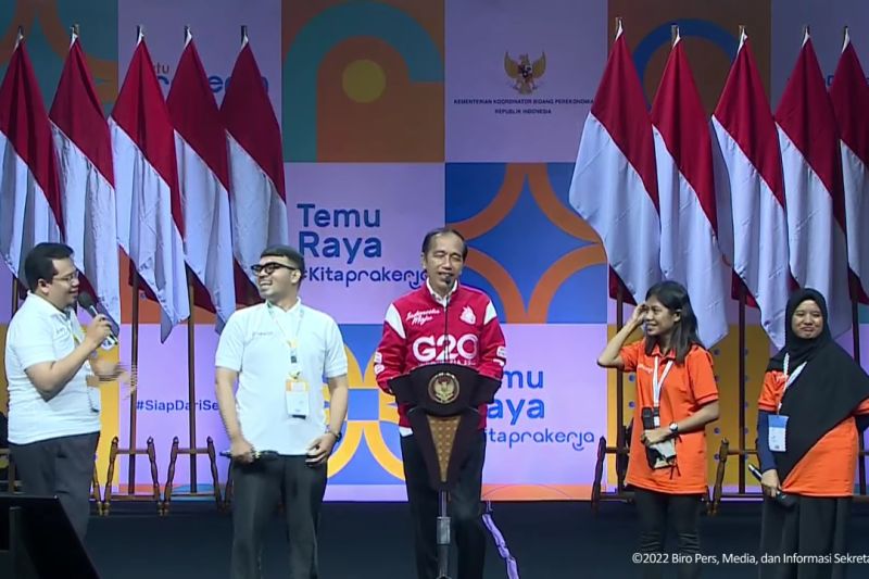 Jokowi geleng kepala alumni Kartu Prakerja minta motor