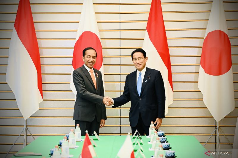 Presiden Joko Widodo bertemu Perdana Menteri Kishida Fumio