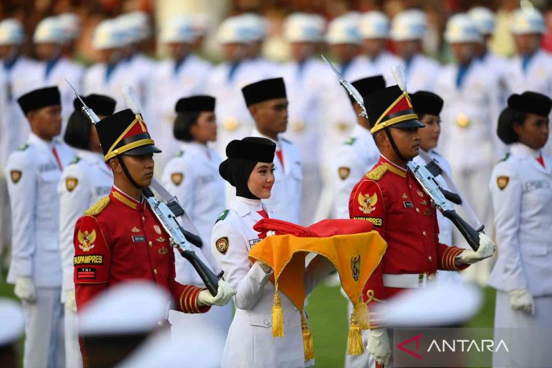 Upacara penurunan bendera Merah Putih di Istana Merdeka