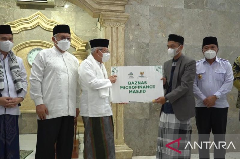 Wapres dan Baznas serahkan bantuan "microfinance" di Tangsel