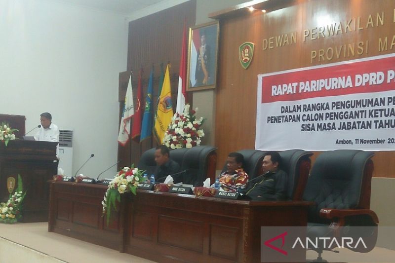 DPRD Maluku paripurnakan pemberhentian ketua