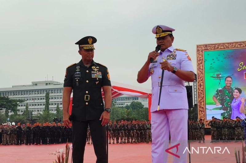 Kemarin serah terima jabatan Panglima hingga Jokowi serahkan bansos