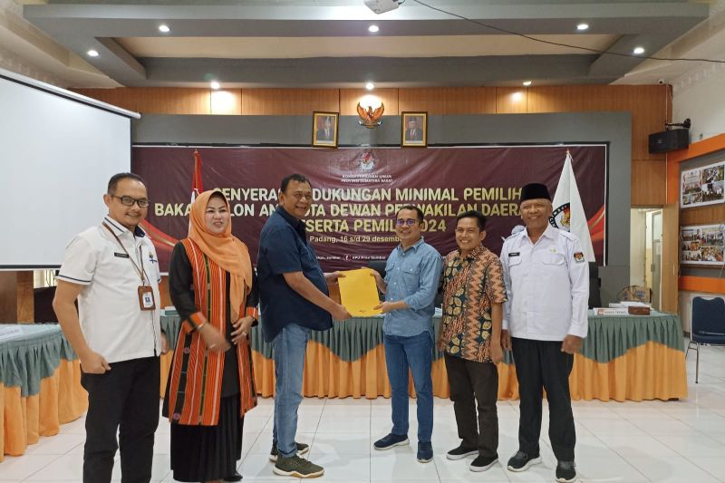 Mantan Ketua Golkar Sumbar daftar bakal calon DPD RI ke KPU Sumbar