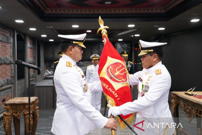 Sepekan Presiden lantik Kasal hingga Jokowi cabut PPKM