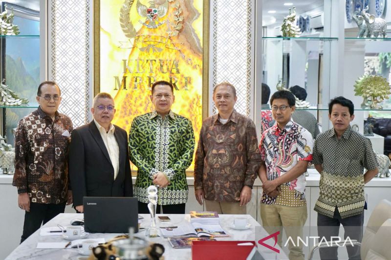 Ketua MPR RI terima penghargaan DataGovAI 2022