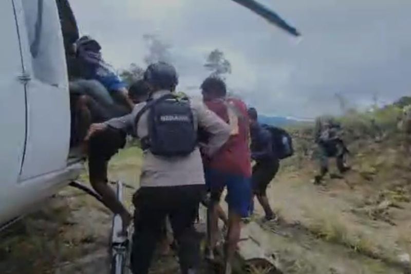 Kemarin, Polri kirim personel ke Turki hingga pencarian pilot Susi Air