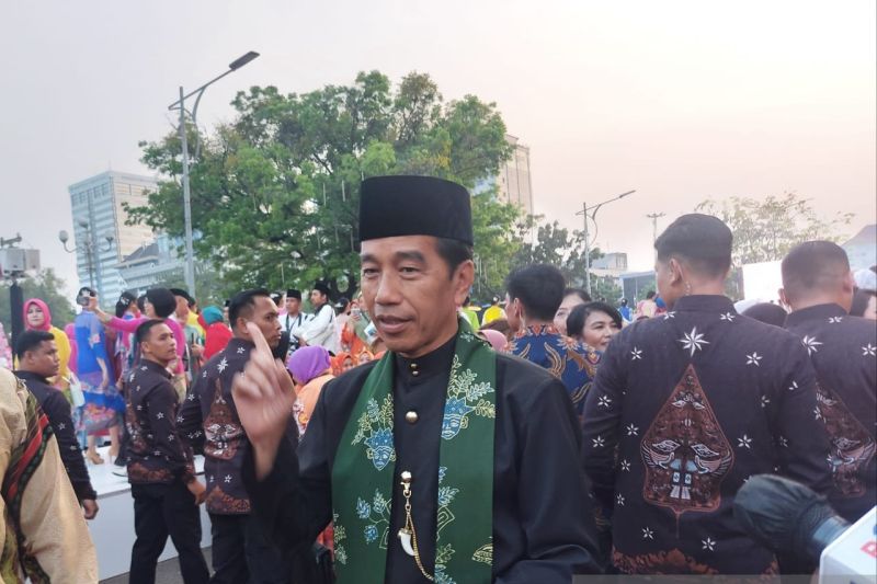 Presiden Jokowi ingin masyarakat luas kembali gemar memakai kebaya