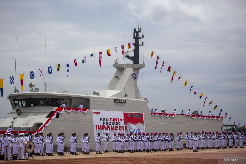 Peresmian KRI Tuna-876