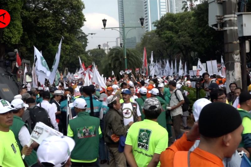 Begini suasana massa pendukung yang padati jalanan sekitar KPU