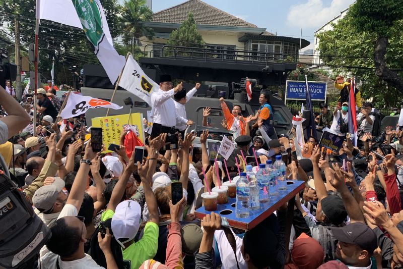 Ondel-ondel hingga barongsai kawal Anies-Muhaimin ke KPU RI