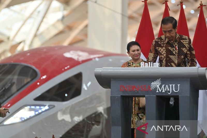 Politik kemarin, SBY bertemu Jokowi hingga Presiden resmikan KCJB