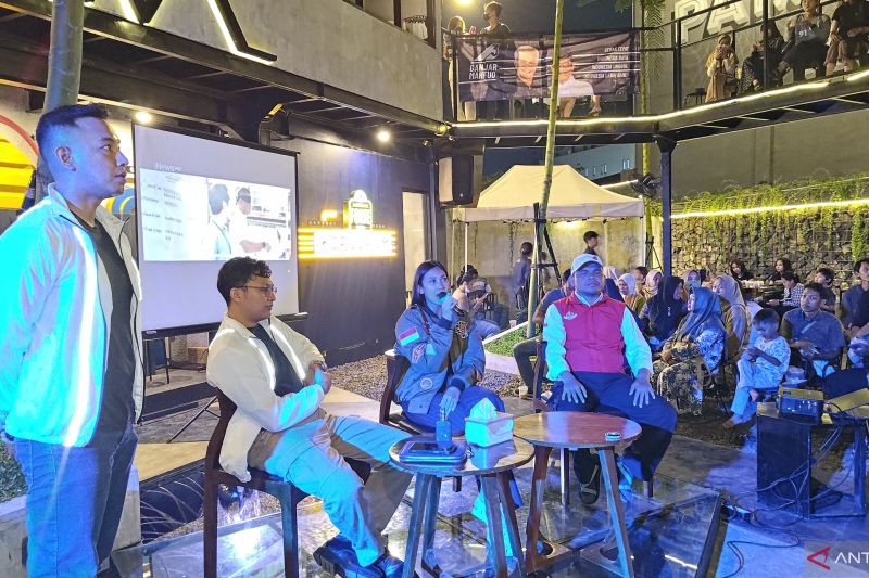 Puluhan warga Tangsel nobar debat capres bersama TPN Ganjar-Mahfud