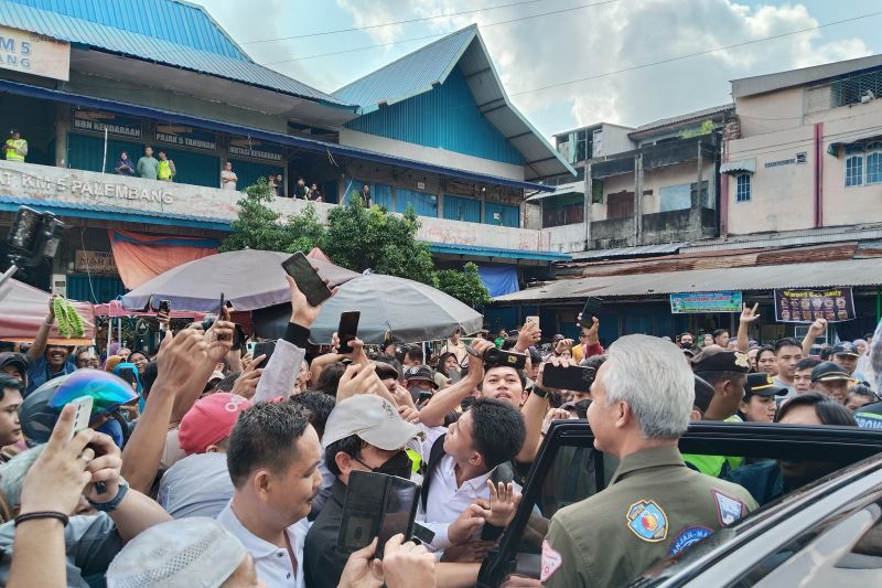 Ganjar blusukan ke Pasar Palimo dan 16 Ilir Palembang