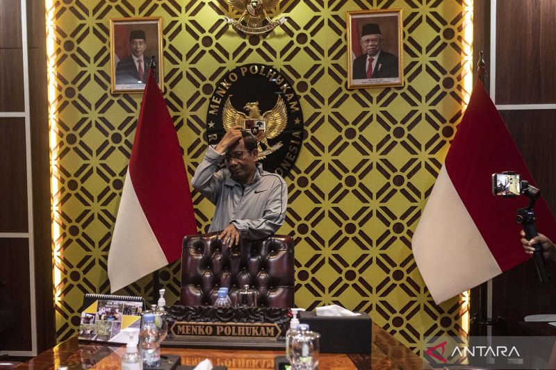 Mahfud MD berkemas pada hari terakhir sebagai Menko Polhukam