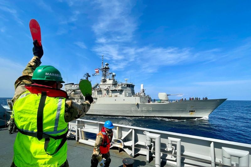 KRI Diponegoro latihan bersama kapal perang Yunani di Laut Mediterania