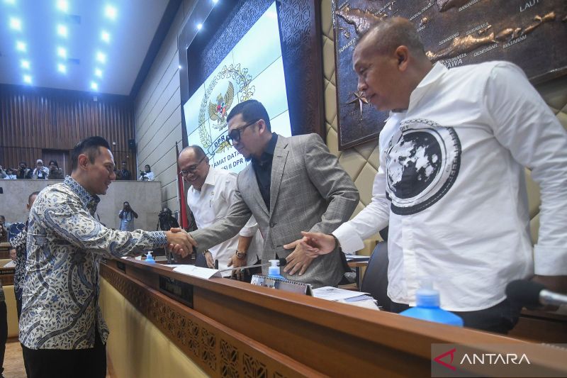 Momen raker perdana AHY bersama DPR