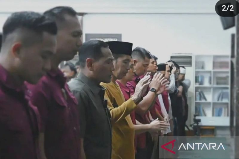 Presiden Jokowi shalat tarawih di Istana Bogor bersama masyarakat