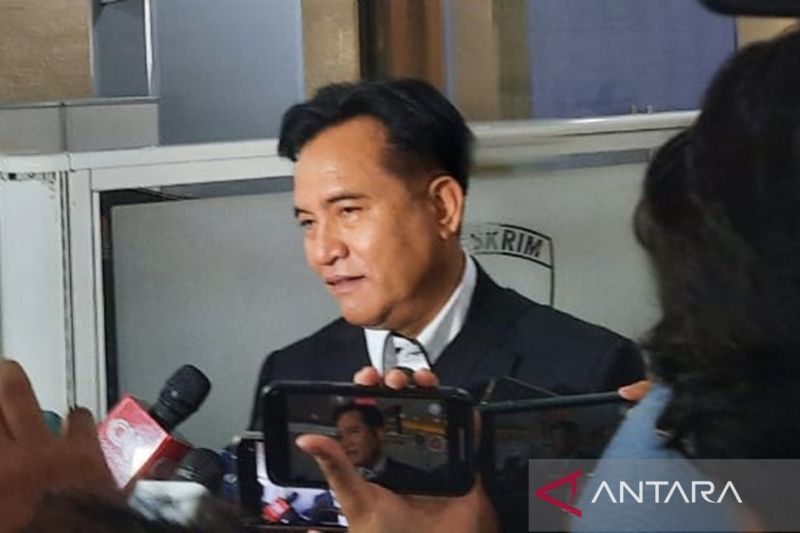 Yusril tertawa merespon upaya Timnas Amin siapkan 1.000 advokat