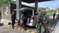 TNI dan Brimob turunkan anjing pelacak awasi pintu batas RI-Malaysia